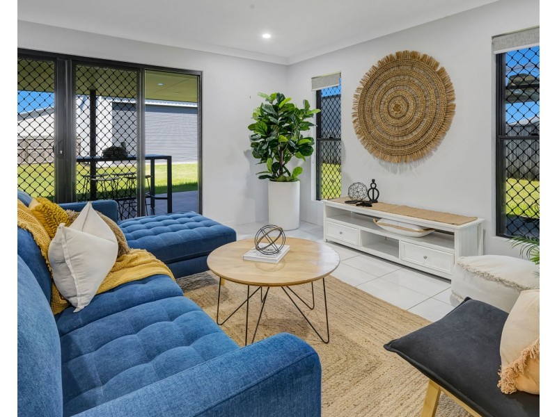 6 Hocking Crescent, Marian QLD 4753