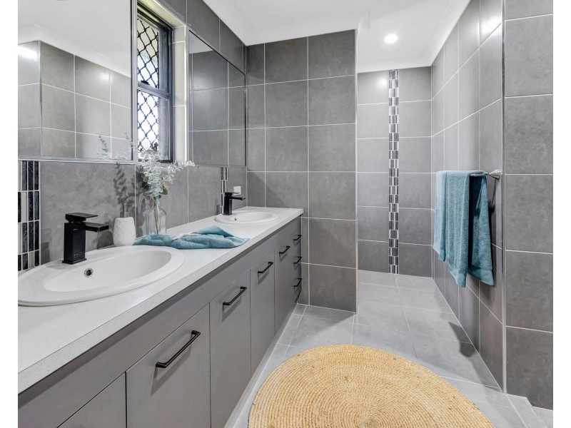 6 Hocking Crescent, Marian QLD 4753