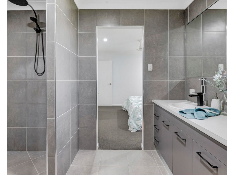 6 Hocking Crescent, Marian QLD 4753