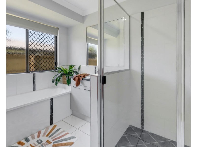 6 Hocking Crescent, Marian QLD 4753