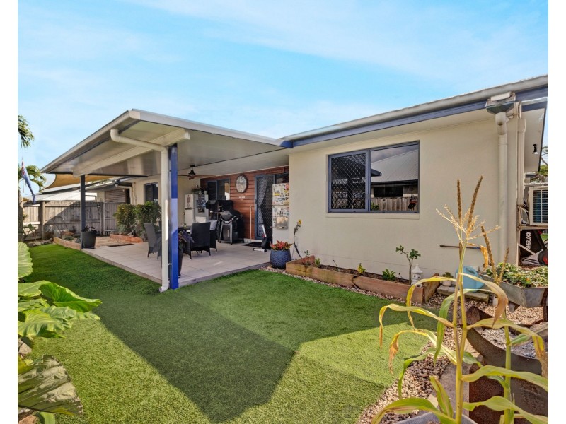 1/10 Coolum Court, Blacks Beach QLD 4740