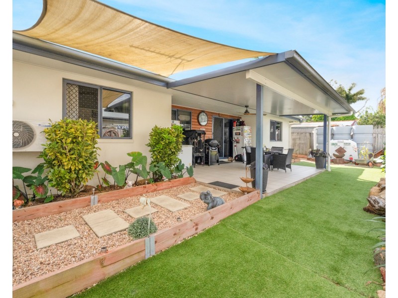 1/10 Coolum Court, Blacks Beach QLD 4740