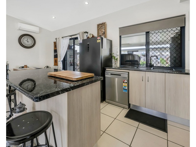 1/10 Coolum Court, Blacks Beach QLD 4740