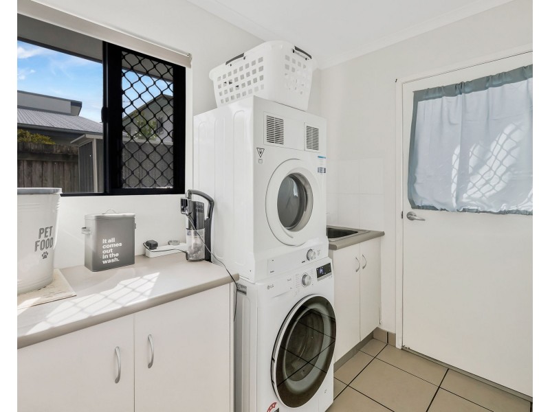 1/10 Coolum Court, Blacks Beach QLD 4740