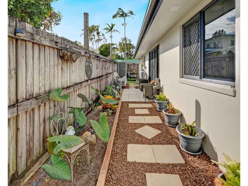 1/10 Coolum Court, Blacks Beach QLD 4740