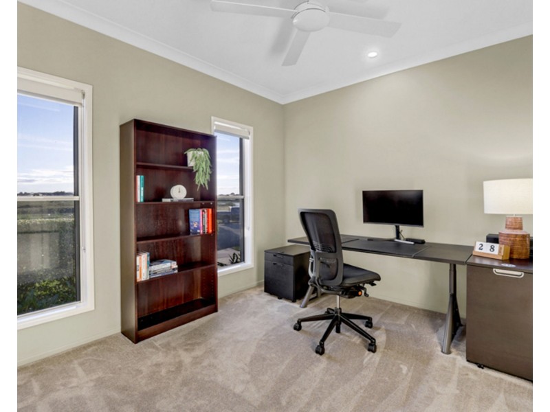 23 Lockyer Court, Rural View QLD 4740