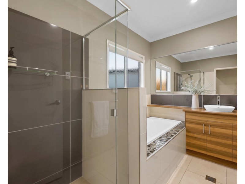 23 Lockyer Court, Rural View QLD 4740