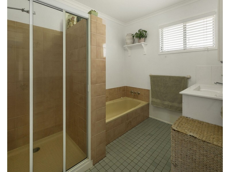 4 Begonia Court, Beaconsfield QLD 4740