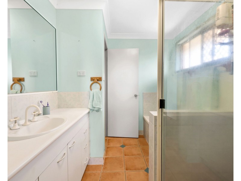 12 Freeman Avenue, Slade Point QLD 4740