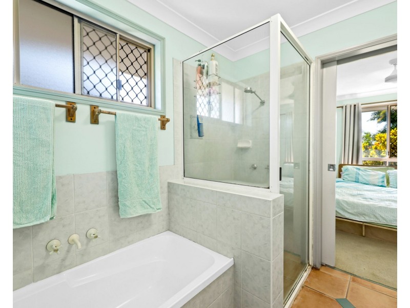 12 Freeman Avenue, Slade Point QLD 4740