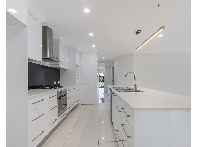 14 Makybe Diva Drive, Ooralea QLD 4740