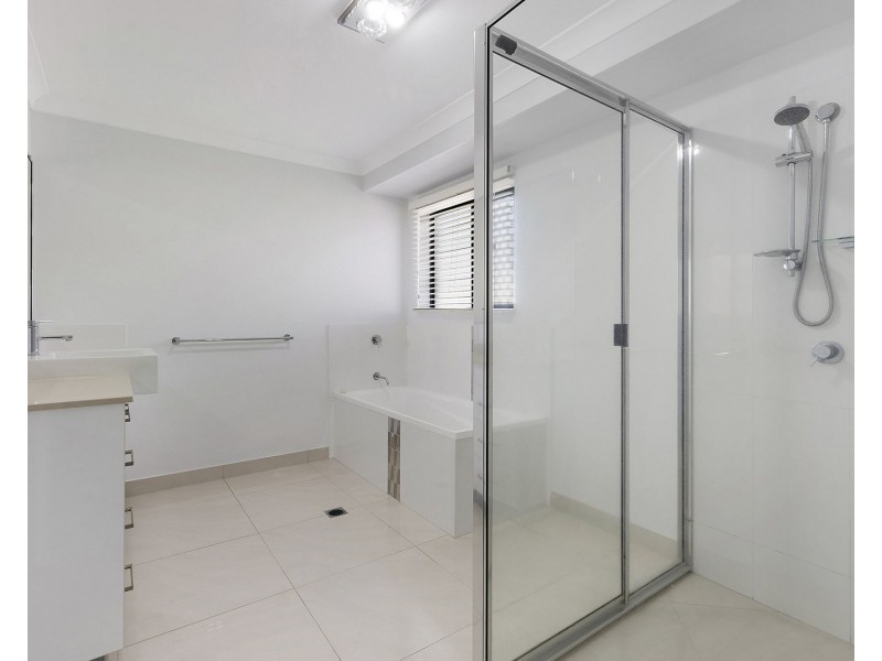 14 Makybe Diva Drive, Ooralea QLD 4740