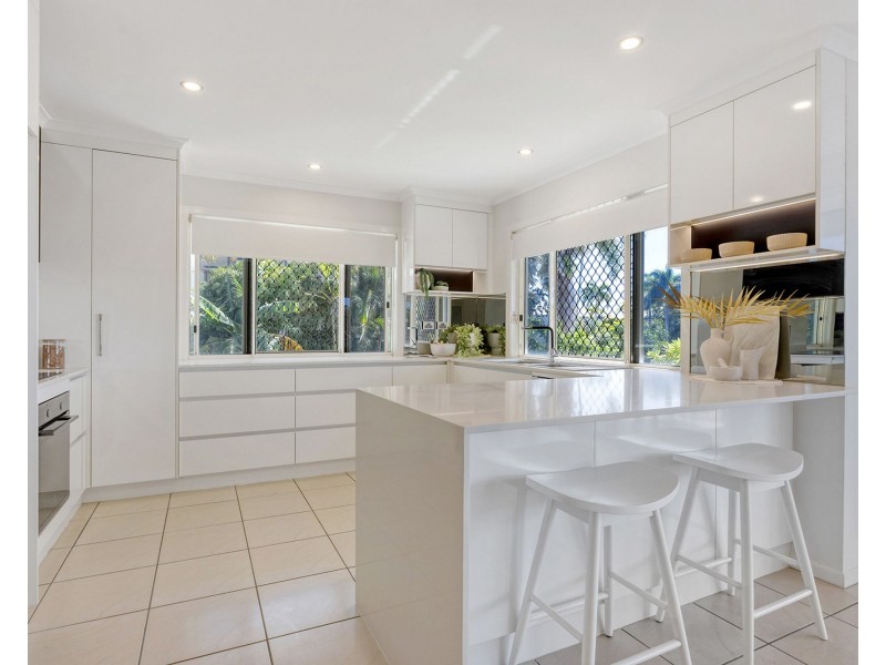 18 Coral Ridge Drive, Eimeo QLD 4740