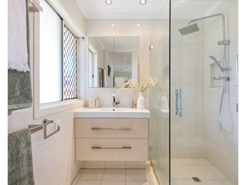18 Coral Ridge Drive, Eimeo QLD 4740