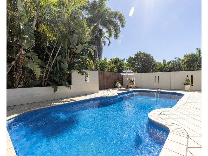 18 Coral Ridge Drive, Eimeo QLD 4740