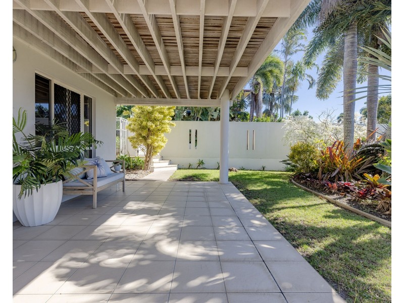 18 Coral Ridge Drive, Eimeo QLD 4740