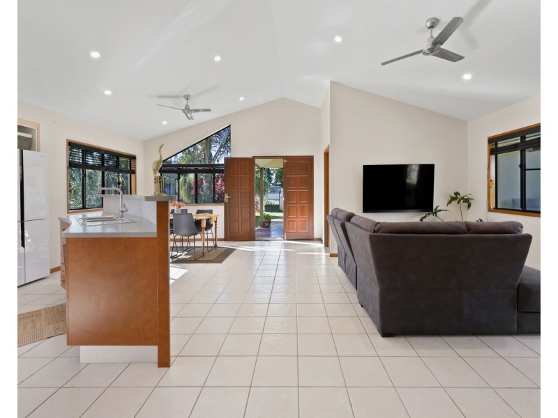10 Dustwill Street, Eimeo QLD 4740