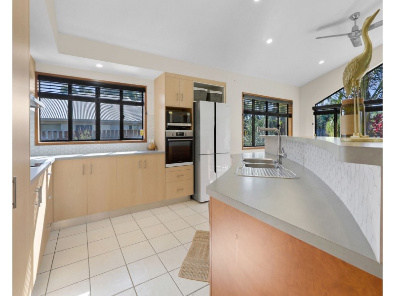 10 Dustwill Street, Eimeo QLD 4740