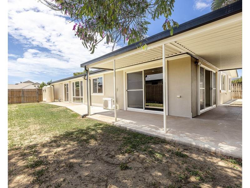 38 Whitehaven Drive, Blacks Beach QLD 4740
