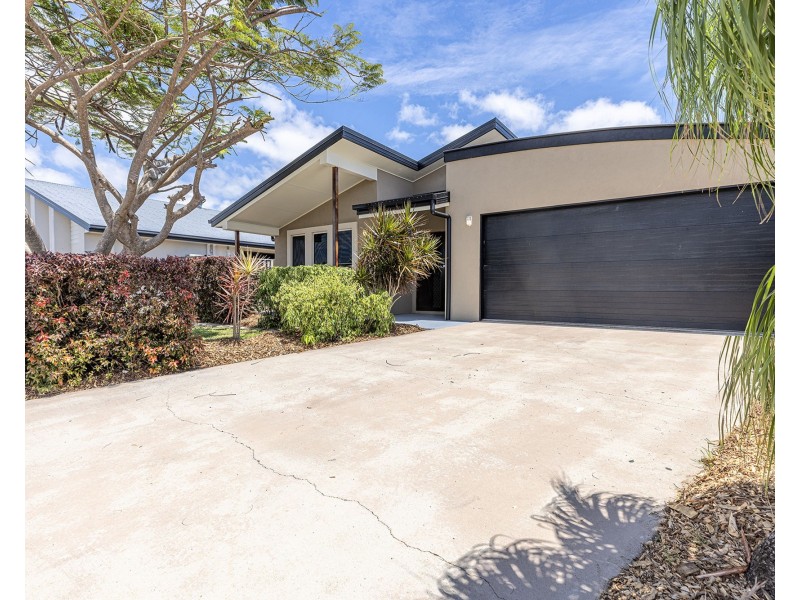 38 Whitehaven Drive, Blacks Beach QLD 4740