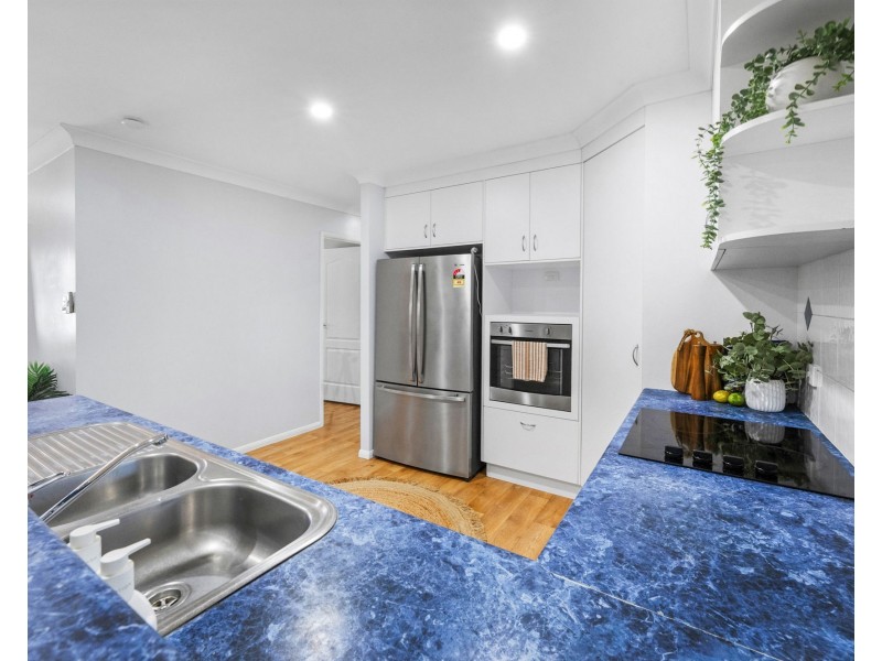 6 Jan Court, Mount Pleasant QLD 4740