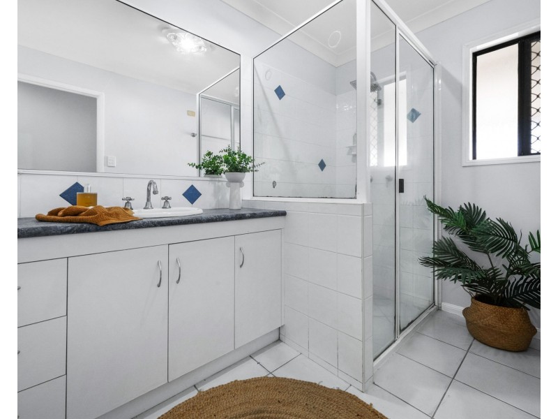 6 Jan Court, Mount Pleasant QLD 4740