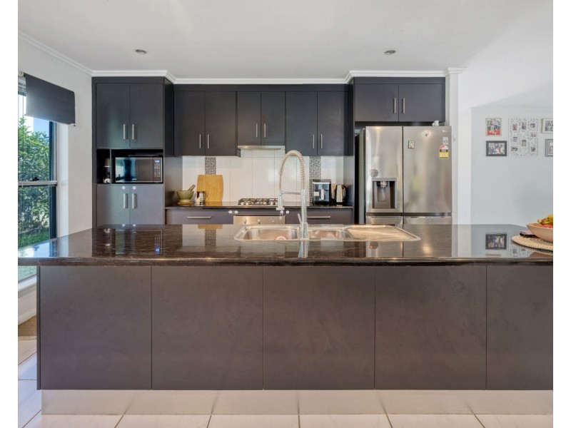 66 Makybe Diva Drive, Ooralea QLD 4740