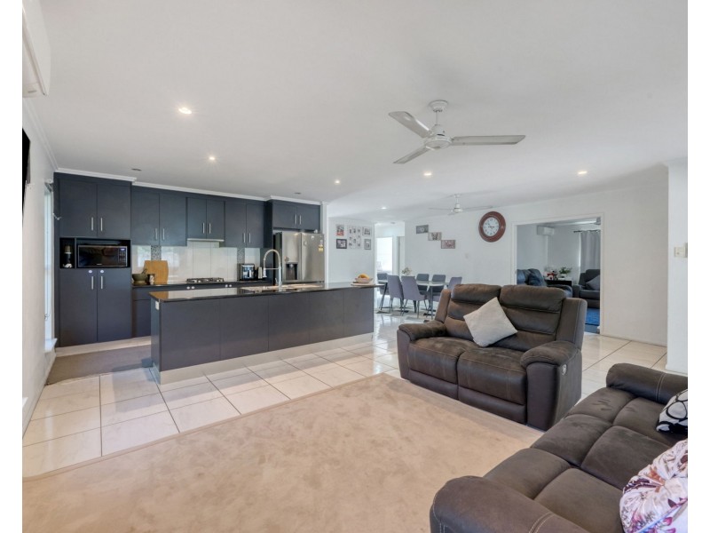 66 Makybe Diva Drive, Ooralea QLD 4740