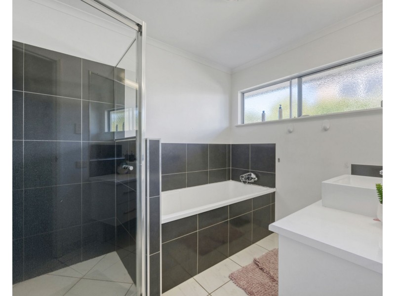 66 Makybe Diva Drive, Ooralea QLD 4740