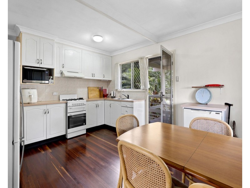 16 Amstead Street, Eimeo QLD 4740