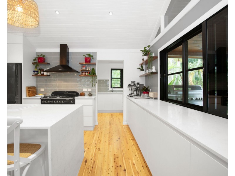 53 Thomas Road, Devereux Creek QLD 4753