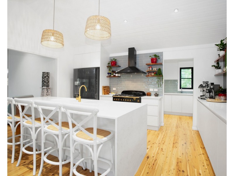 53 Thomas Road, Devereux Creek QLD 4753