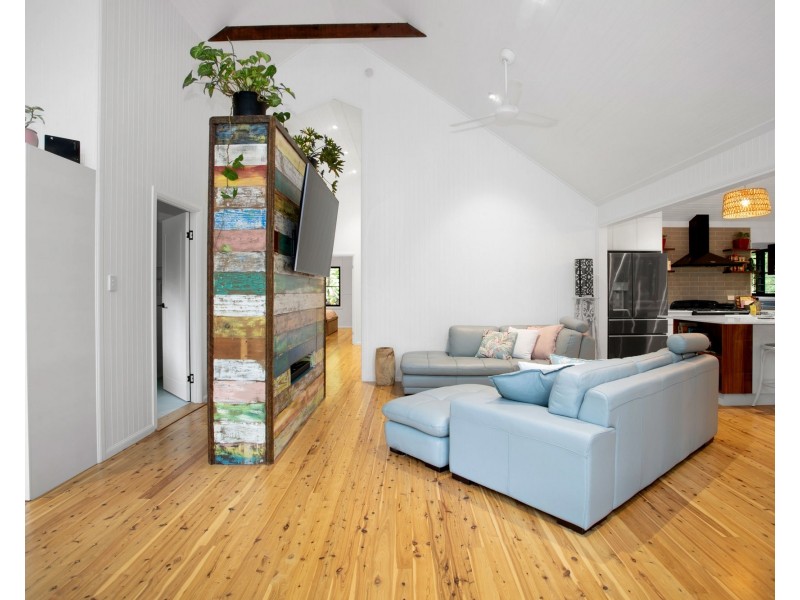 53 Thomas Road, Devereux Creek QLD 4753