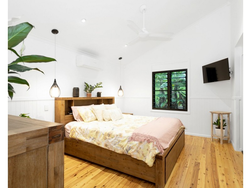 53 Thomas Road, Devereux Creek QLD 4753