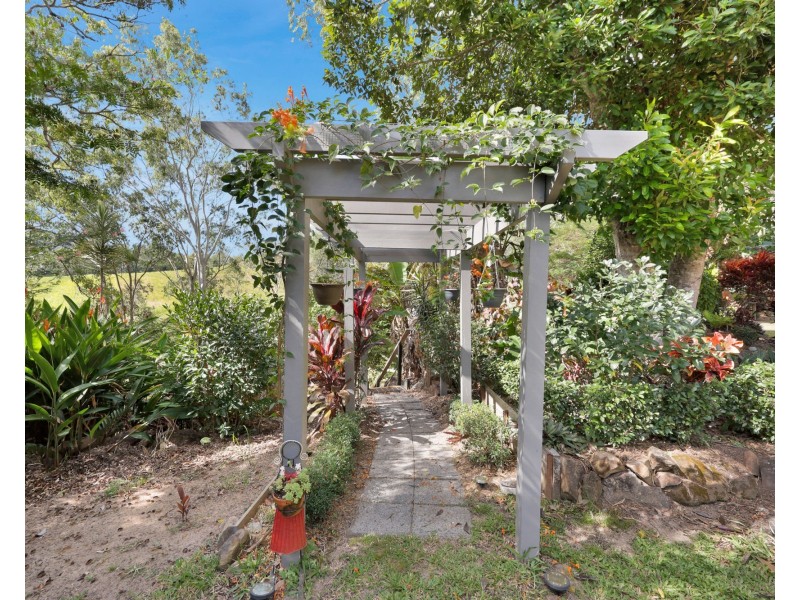 53 Thomas Road, Devereux Creek QLD 4753