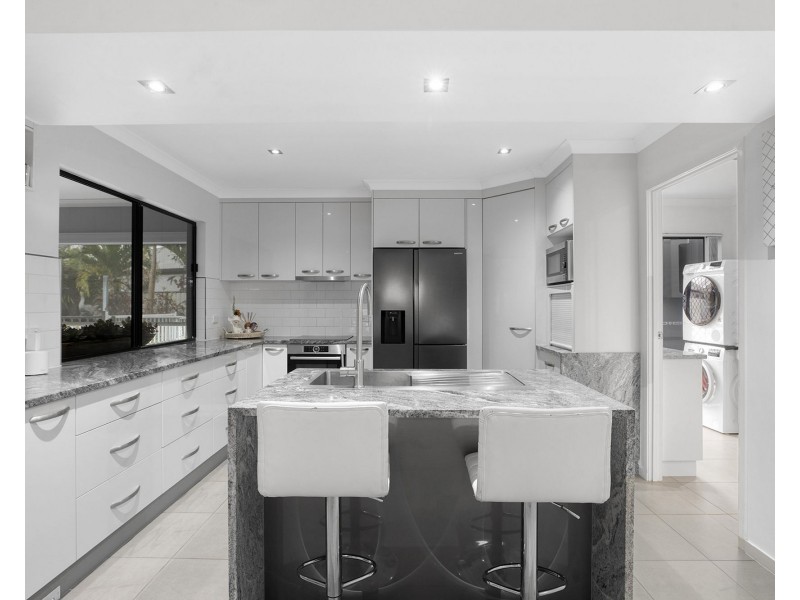 33 Gingham Street, Glenella QLD 4740