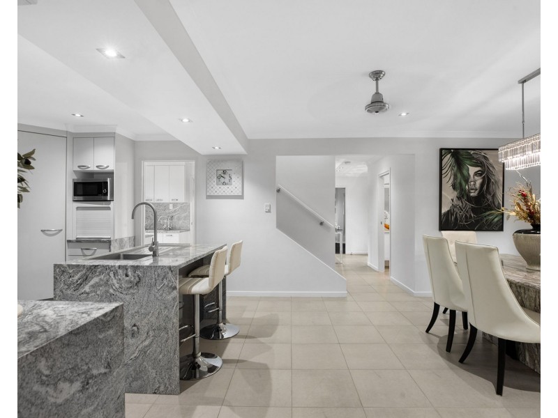 33 Gingham Street, Glenella QLD 4740