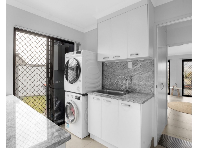 33 Gingham Street, Glenella QLD 4740