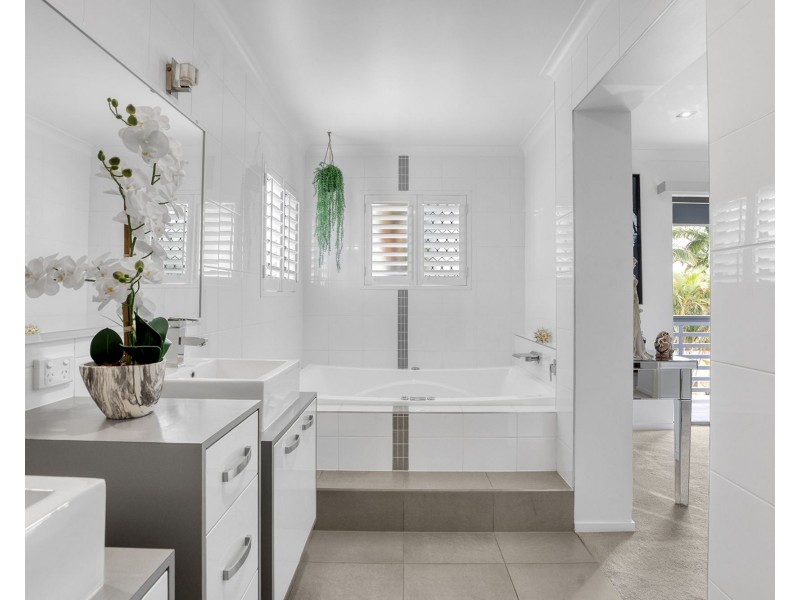 33 Gingham Street, Glenella QLD 4740