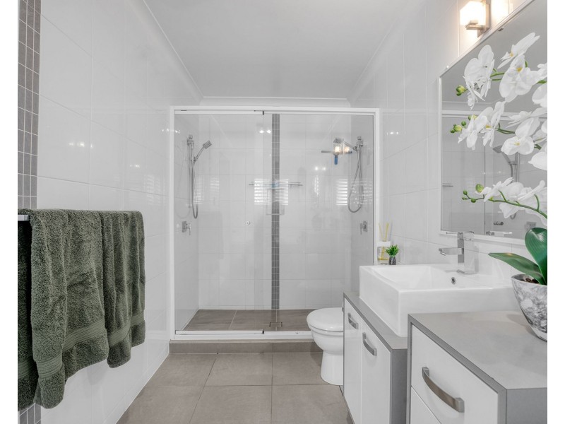 33 Gingham Street, Glenella QLD 4740