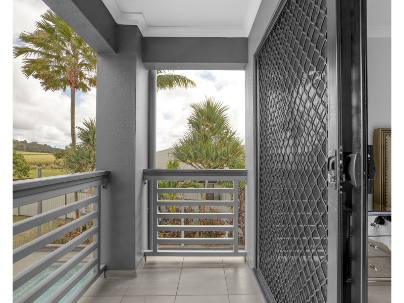 33 Gingham Street, Glenella QLD 4740