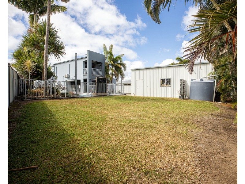 33 Gingham Street, Glenella QLD 4740