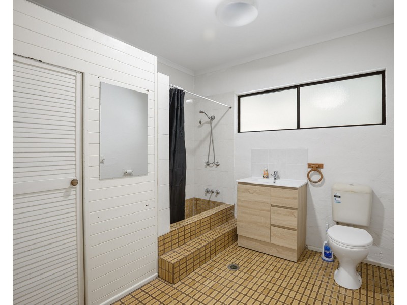 8 Kemp Street, Bucasia QLD 4750