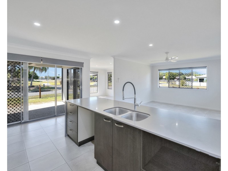 27 Sonoran Street, Rural View QLD 4740