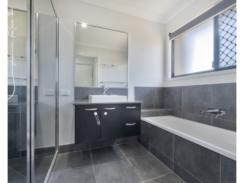 27 Sonoran Street, Rural View QLD 4740