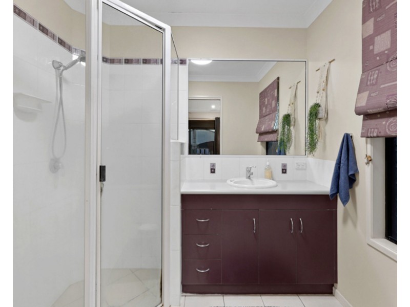 15 Madison Avenue, Glenella QLD 4740