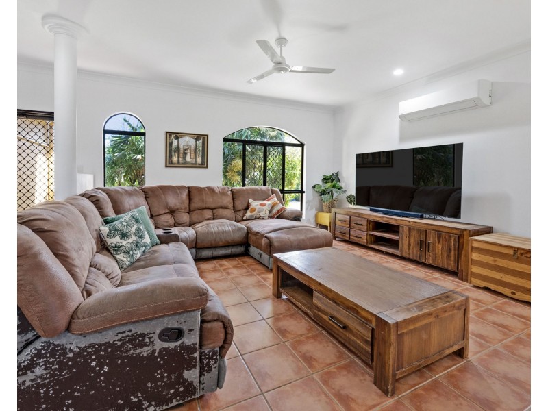 9 Hillcrest Street, Eimeo QLD 4740