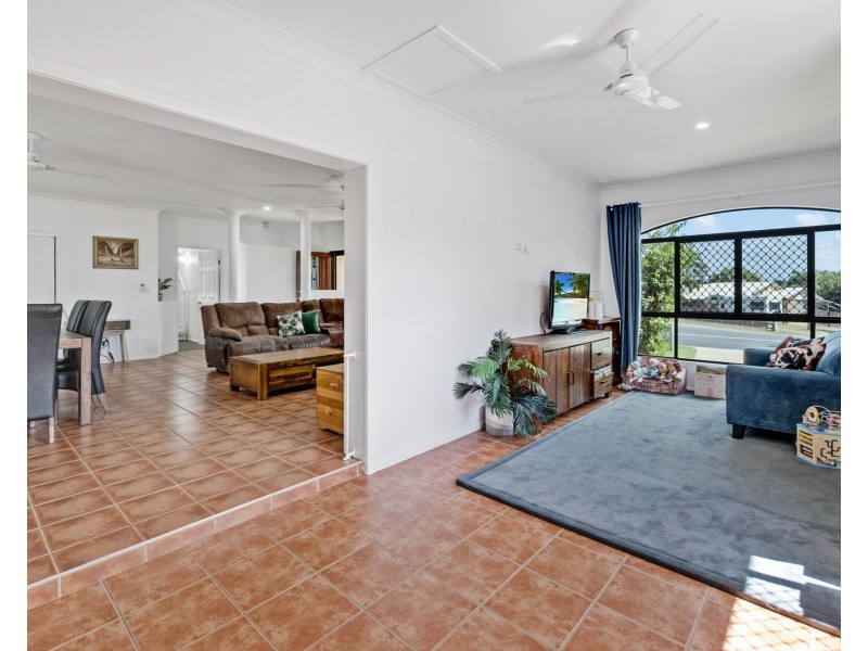 9 Hillcrest Street, Eimeo QLD 4740