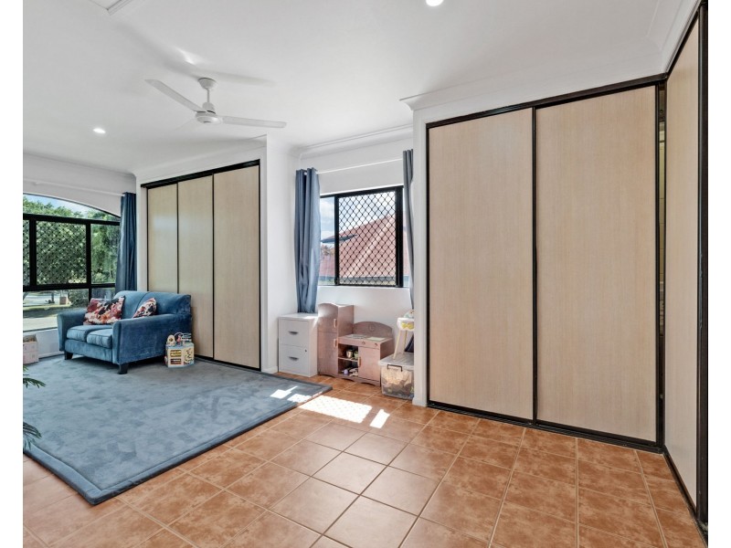 9 Hillcrest Street, Eimeo QLD 4740