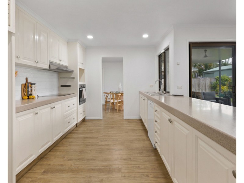 6 Anglers Parade, Blacks Beach QLD 4740